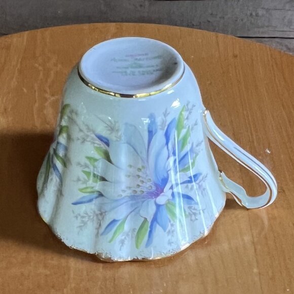 Vtg. Royal Stafford Bone China "Orchid" Teacup with Gold Trim, Made in England - Picture 5 of 9